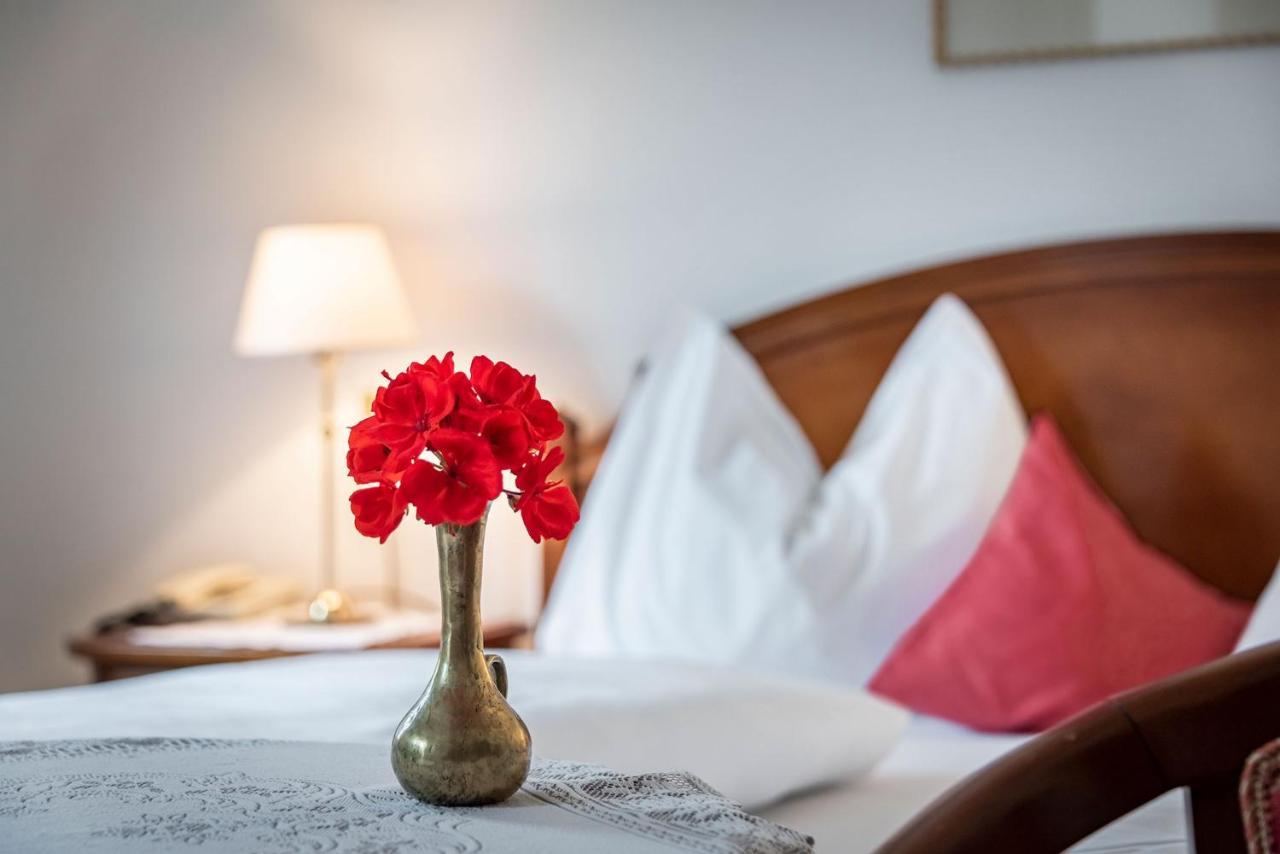Hotel Weisse Lilie - B&B 리오디푸스테리아 외부 사진