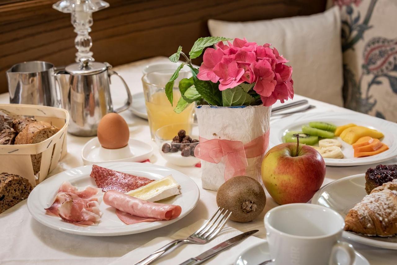 Hotel Weisse Lilie - B&B 리오디푸스테리아 외부 사진