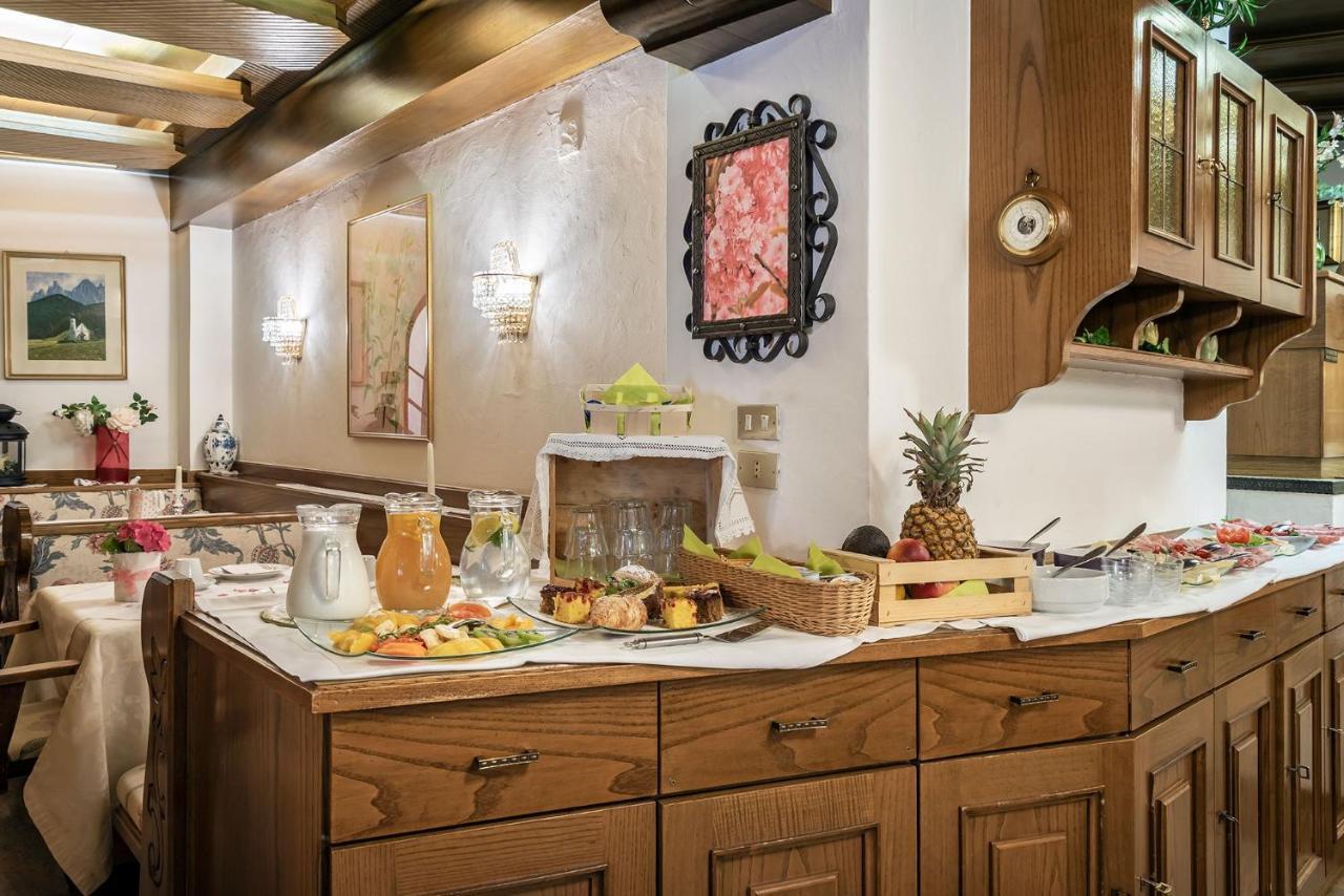 Hotel Weisse Lilie - B&B 리오디푸스테리아 외부 사진