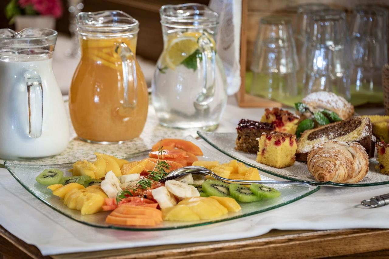 Hotel Weisse Lilie - B&B 리오디푸스테리아 외부 사진