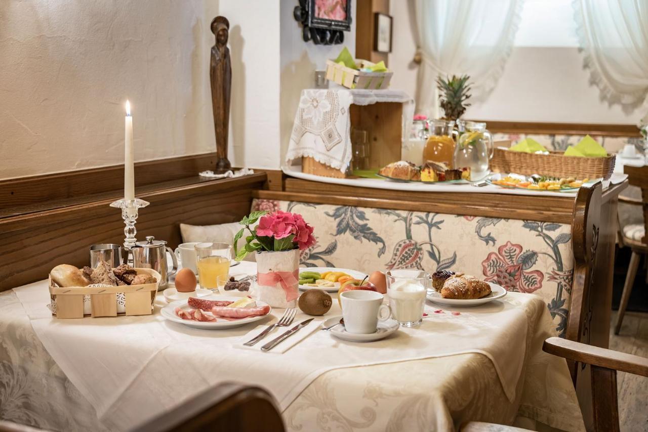 Hotel Weisse Lilie - B&B 리오디푸스테리아 외부 사진