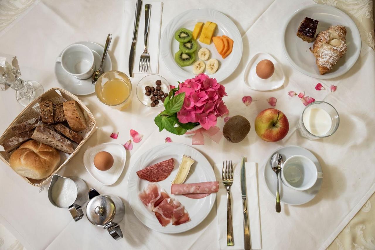 Hotel Weisse Lilie - B&B 리오디푸스테리아 외부 사진