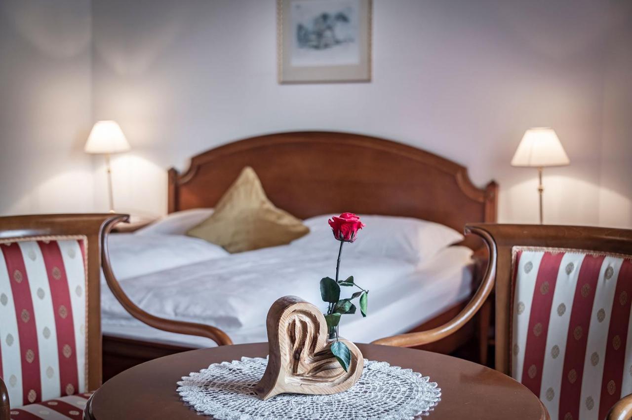 Hotel Weisse Lilie - B&B 리오디푸스테리아 외부 사진
