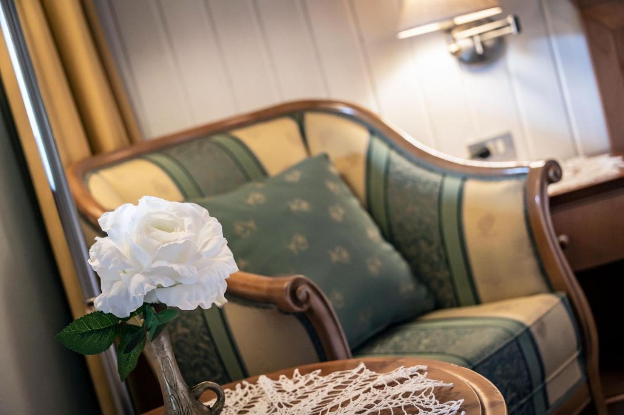 Hotel Weisse Lilie - B&B 리오디푸스테리아 외부 사진