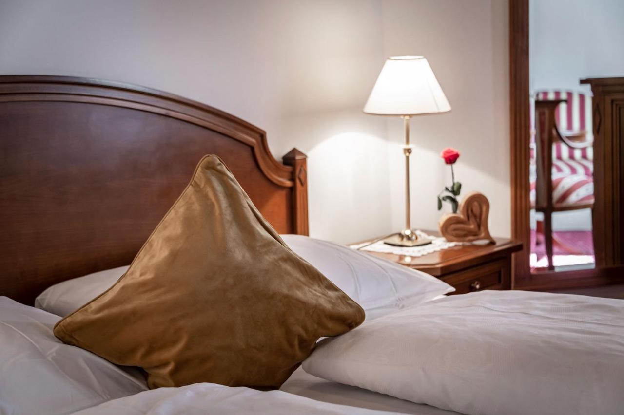 Hotel Weisse Lilie - B&B 리오디푸스테리아 외부 사진