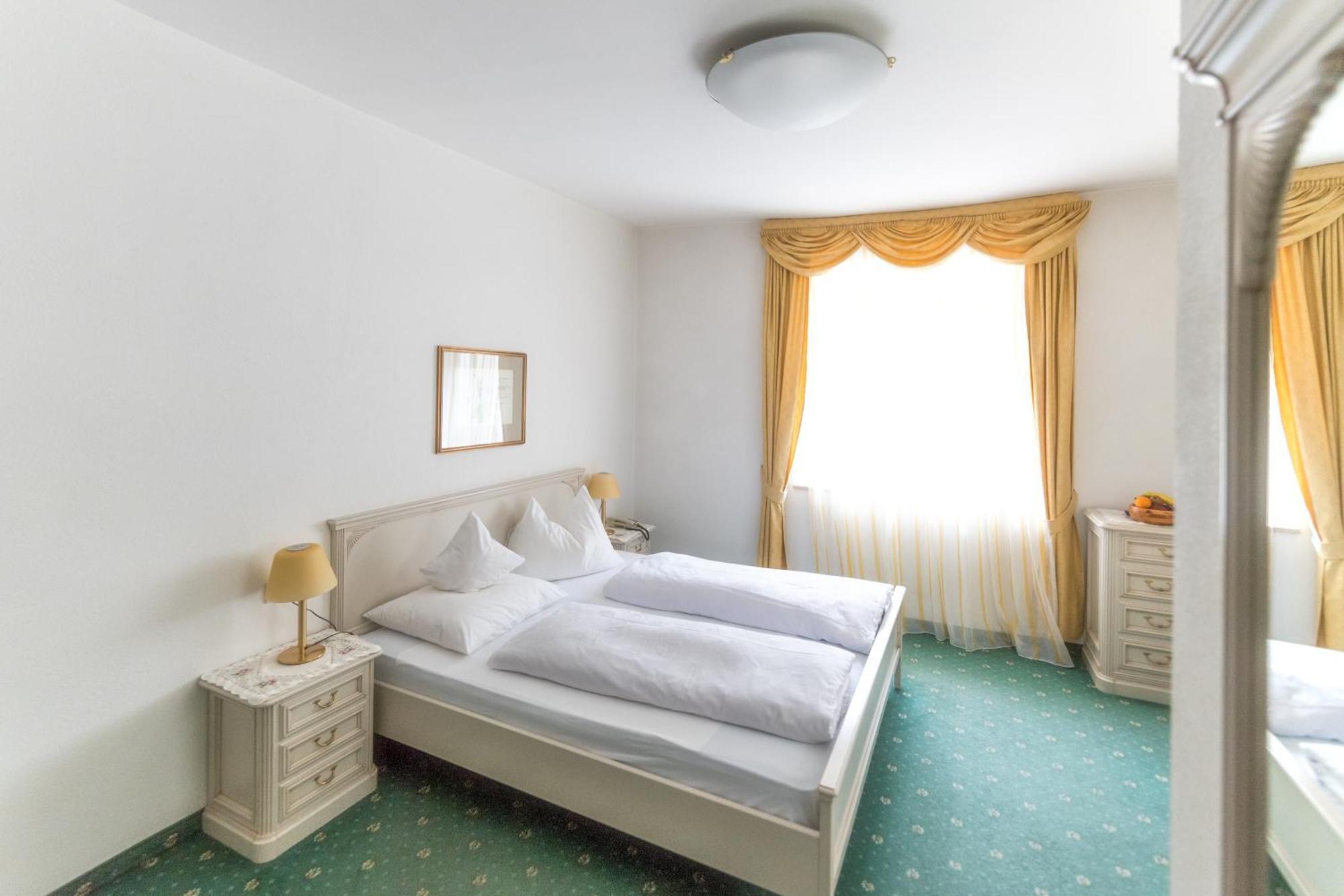 Hotel Weisse Lilie - B&B 리오디푸스테리아 객실 사진